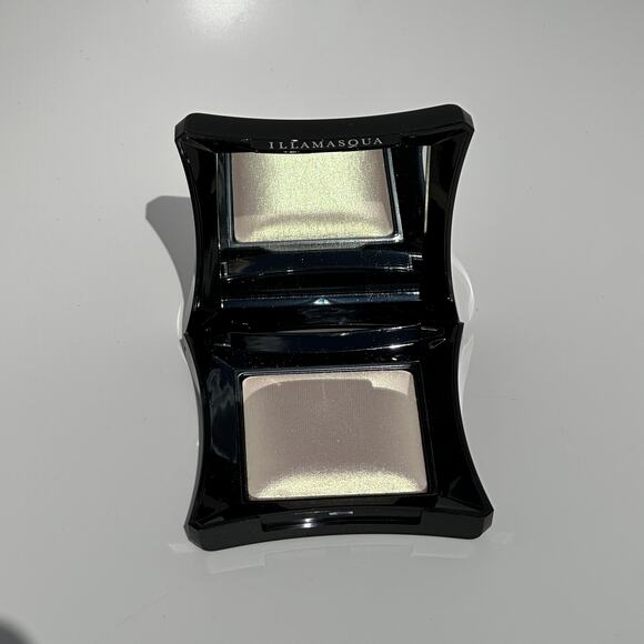Illamasqua Beyond Powder Highlighter Compact Deity Baby Pink Gold Duochrome 7g - Picture 2 of 14
